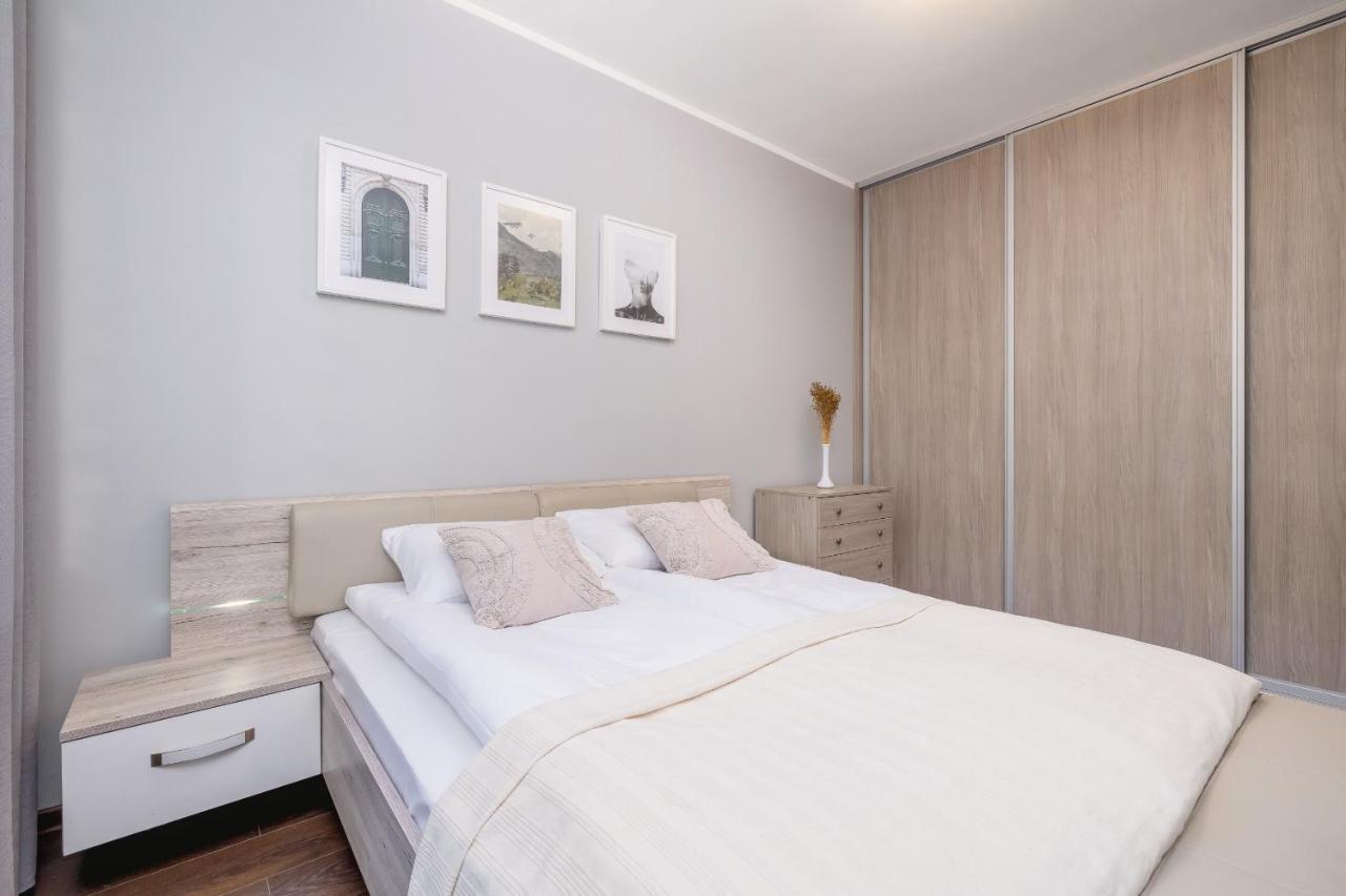 Stylish Korfantego Apartment Next To Spodek By Noclegi Renters Kattowitz Exterior foto